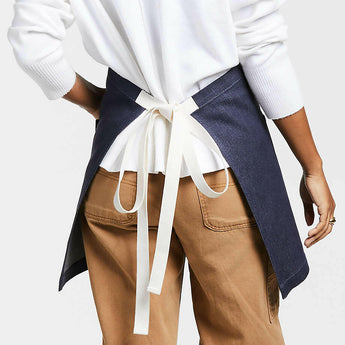 Bistro Indigo Medio delantal de algodón orgánico.