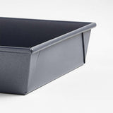 Molde cuadrado de 9" Slate Blue de Crate & Barrel.