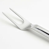 Tenedor para parrilla de acero inoxidable Crate & Barrel.