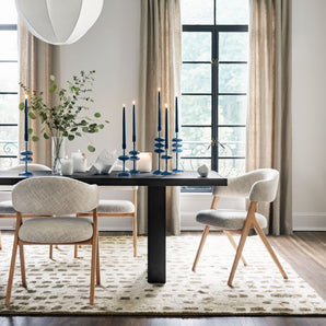 Juego de 2 velas cónicas de 12 pulgadas en azul marino oscuro.