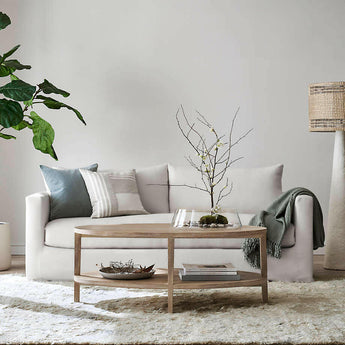 Lámpara de pie de escayola blanca Santorini con pantalla tejida.