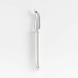 Pelador recto de acero inoxidable Crate & Barrel.