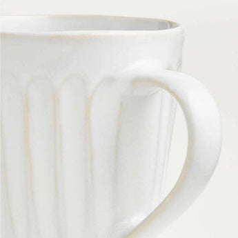 Taza blanca de Dover.