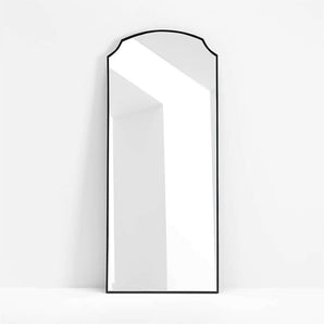 Espejo de piso de arco negro estrecho Emmy.
