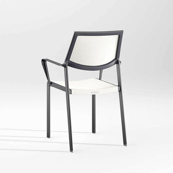 Lanai Mesh Square Apilable Exterior Silla de comedor con brazos.