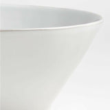 Tazón de comida blanco de Marin.