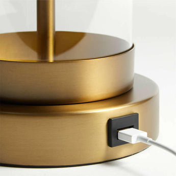 Promenade Pequeña lámpara de mesa Brass con puerto USB.
