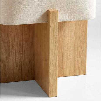 Lámpara de pie de madera Toro con pantalla tejida.