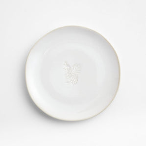 Plato de aperitivo de gres con piñas de invierno