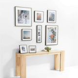 Marco de pared de bronce antiguo cepillado.