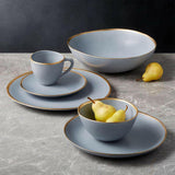 Plato de Ensalada con Borde Dorado Gris Addison.