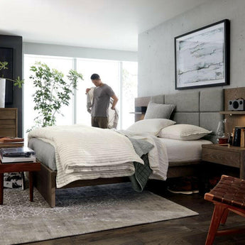 Tate Walnut Banco de listones.