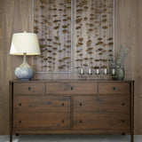 Escultura de pared de metal de campanas.