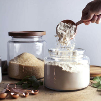 Montana 96 oz. Jarra de Acacia y Cristal .