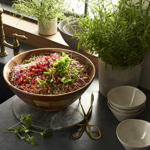 Mini pinzas de servir con mango de tijera doradas.