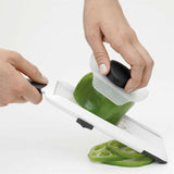 Mandolina de mano OXO®.