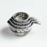 Tazas medidoras Happy Hippie de Leanne Ford.