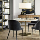 Mesa de comedor de mármol Nero 48" con base Brass .