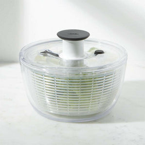 OXO® Pequeño centrifugador de ensaladas.