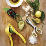 Herramienta de aguacate OXO® 3 en 1.