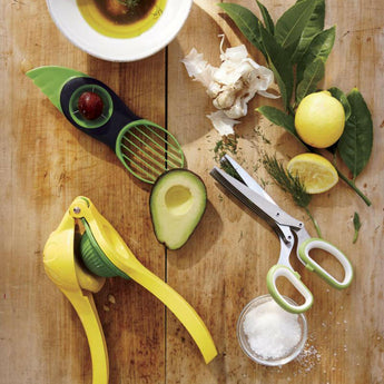 Herramienta de aguacate OXO® 3 en 1.
