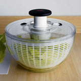 OXO® Pequeño centrifugador de ensaladas.