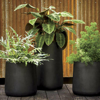 Jardinera alta de fibra de piedra Saabira.