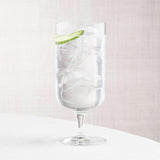 Copa de agua creciente.