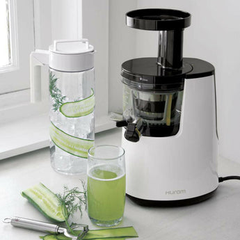 Infusor para jarra blanca hermética.