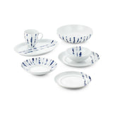 Taza azul y blanca de Omri.