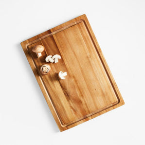 Tabla de cortar de madera de acacia de Crate & Barrel