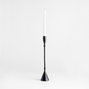 Candelabro cónico de metal férrico