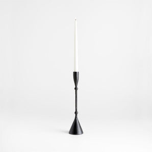 Candelabro cónico de metal férrico