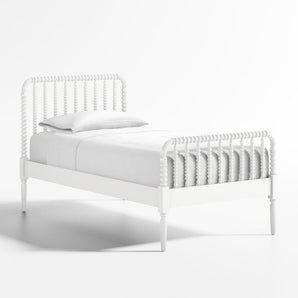 Cama infantil con husillos de madera Jenny Lind