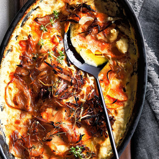 Receta de boniato gratinado con gruyere y chalotas caramelizadas