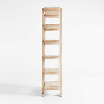 Librería abierta de madera de pino Haldeman de Leanne Ford.