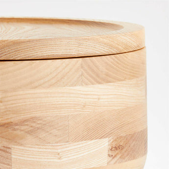 Cuenco redondo de madera de fresno Arla con tapa portátil.