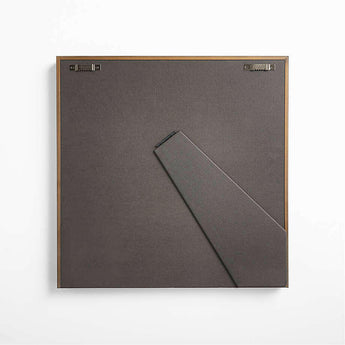 Marco de pared de bronce antiguo cepillado.