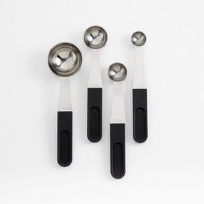 Crate & Barrel Juego de 4 cucharas medidoras de acero inoxidable con mango tipo clip apilables