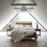 Leavitt Mesita de noche de madera de roble natural con cajón.