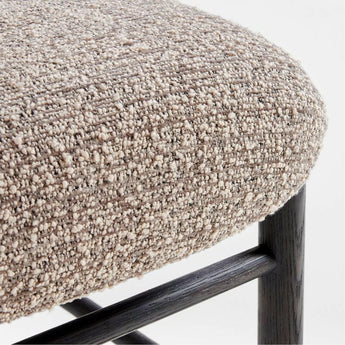 Silla auxiliar de comedor tapizada Cambre.