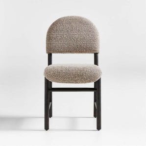 Silla auxiliar de comedor tapizada Cambre.