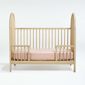 Cuna convertible de madera de husillo Baby Canyon con barandilla para cama infantil de Leanne Ford