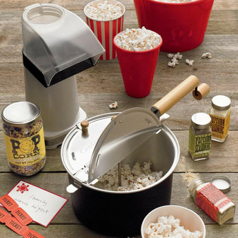 Palomitero de cocina negro.