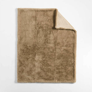 Manta de piel sintética 70 "x55" Sierra Tan.