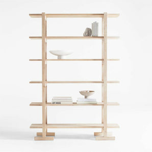 Librería abierta de madera de pino Haldeman de Leanne Ford.