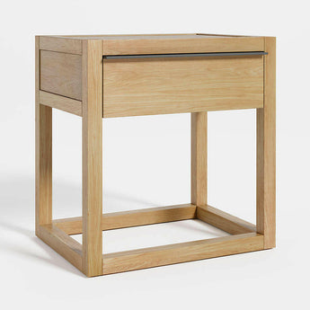 Leavitt Mesita de noche de madera de roble natural con cajón.