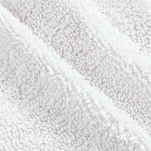 Alfombrilla de baño blanca de algodón orgánico Loop.