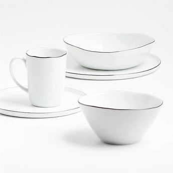 Taza de porcelana con borde negro Mercer.