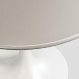 Mesa de comedor de hormigón Nero 48" con base blanca.